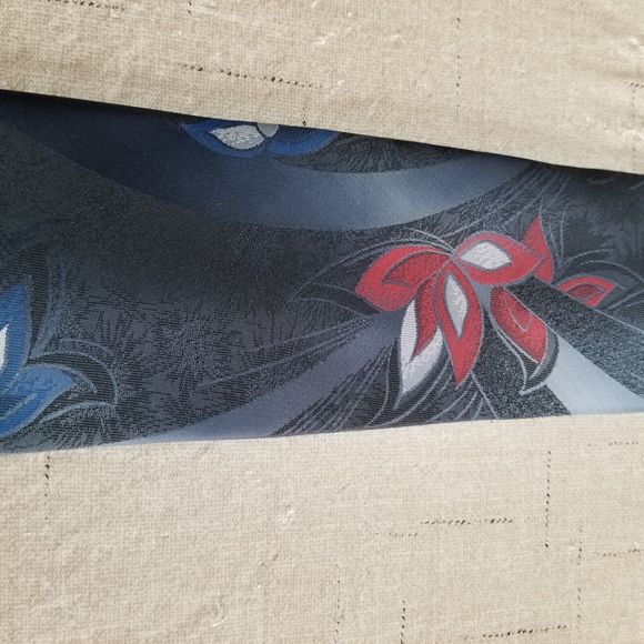 Men Neck Tie John Weitz Black Floral Logo Made in USA 3.75" Wide by 54" Long - Picture 10 of 11